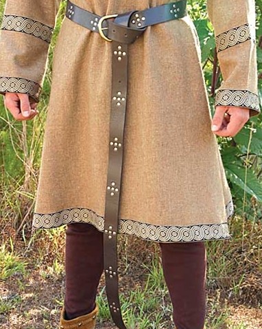 Medieval leather longbelt in brown.