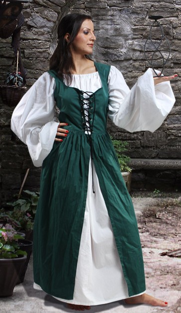 Ameline peasant maid dress in green.