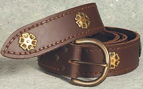 Knightly belt in brown.