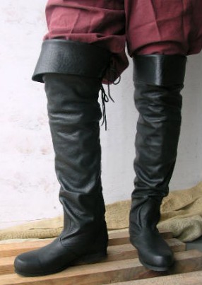 Jolly Roger boots in black leather.
