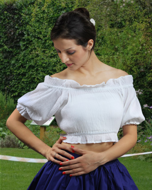 Crop top in crinkle cotton with elbow-length puff sleeves, wear on or off shoulders